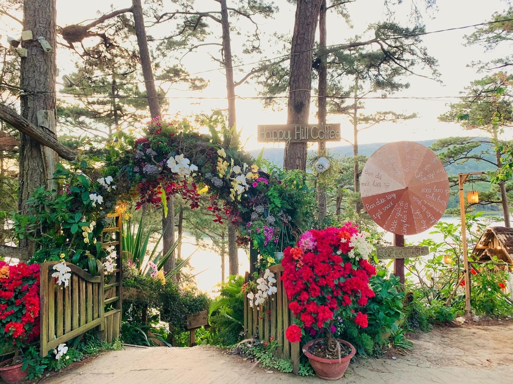 Happy Hill Đà Lạt là phim trường chụp ảnh được tạo nên từ cảm hứng về một không gian mở, hòa mình vào thiên nhiên